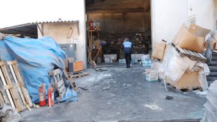 İstanbul'da boya fabrikasında patlama: Yaralılar var