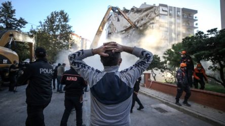 İzmir depreminden etkilenen yurttaşa fay hattında konut