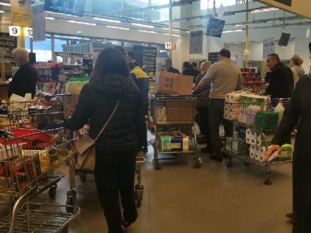 Vaka sayısındaki artışa bir garip önlem: Kentte marketlerde indirim yasaklandı