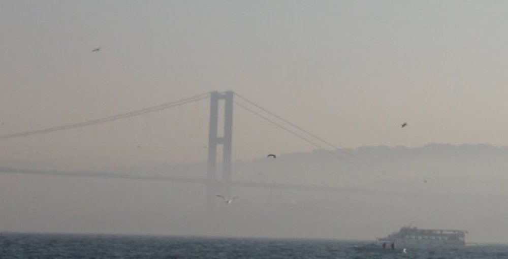 Boğaz'da etkili olan sis nedeniyle bazı seferler iptal edildi