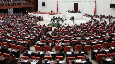 AKP çareyi seçim barajını yükseltmekte buldu