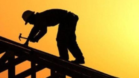 Beyoğlu'nda inşaat işçisi inşaat boşluğuna düştü
