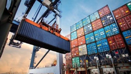 Kasım ayında ihracat yüzde 1 geriledi, ithalat yüzde15.9 arttı