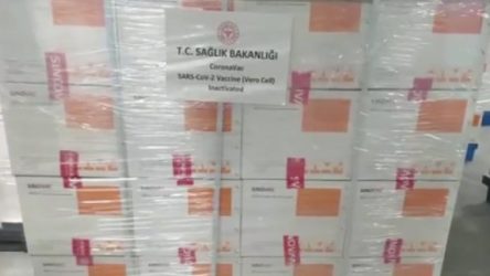 Koca: İnaktif aşılarımızın ilk bölümünü getiren uçak, Türkiye saati ile 19.50'de Pekin havalimanından havalandı