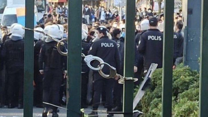 Kayyım rektör Bulu protestosunda gözaltına alınan 24 kişi adliyeye sevk edildi