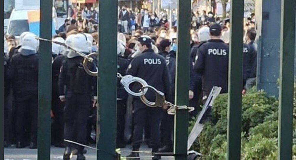 Kayyım rektör Bulu protestosunda gözaltına alınan 24 kişi adliyeye sevk edildi