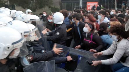 Kayyum rektör protestosunda gözaltına alınan 21 kişi daha adliyeye sevk edildi
