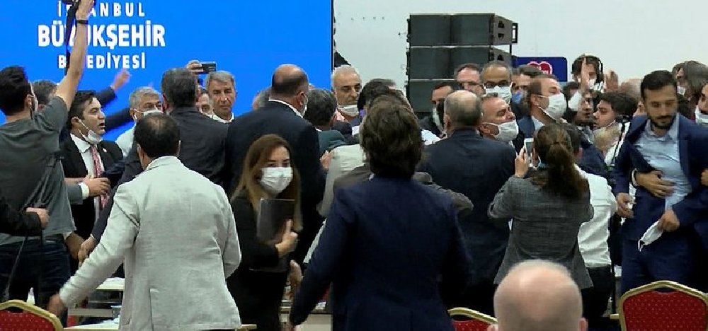 Bir tesis daha İBB'den alındı, AKP'li belediyeye verildi