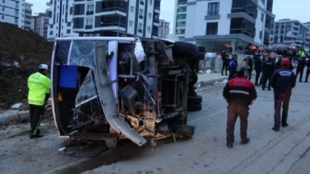 Samsun'da işçi servisi devrildi: 2 ölü, 20 yaralı