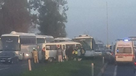 İşçileri taşıyan otobüs ile minibüs çarpıştı: 4 yaralı