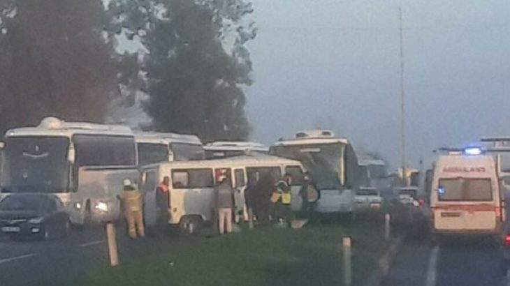 İşçileri taşıyan otobüs ile minibüs çarpıştı: 4 yaralı
