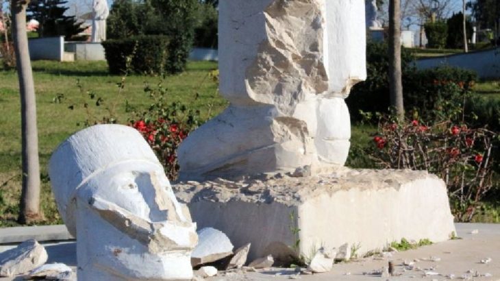 Antalya'da yine heykellere saldırı