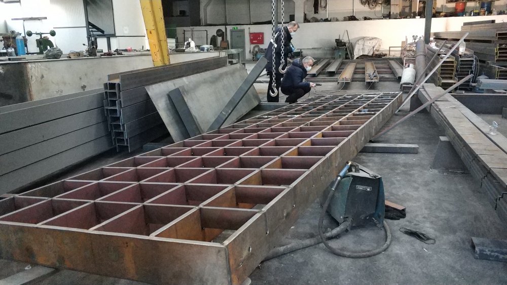 Samsun'da üzerine 2,5 tonluk demir ızgara devrilen işçi yaşamını yitirdi