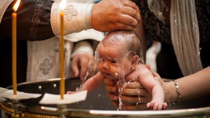 Vaftiz sırasında akciğerine su kaçan 6 haftalık bebek hayatını kaybetti!
