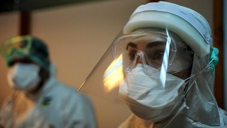 Türkiye'de koronavirüs nedeniyle ölen her 74 kişiden 1'i sağlık çalışanı