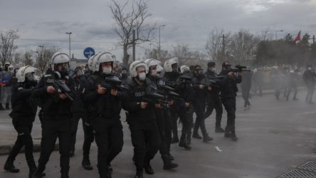 Kadıköy'deki Boğaziçi eyleminde gözaltına alınan 23 kişiden 10 kişi tutuklama talebi ile mahkemeye sevk edildi
