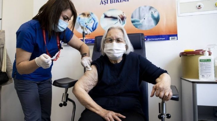 80 yaş üstü vatandaşın randevusu 'aşı kalmadı' denerek iptal edildi