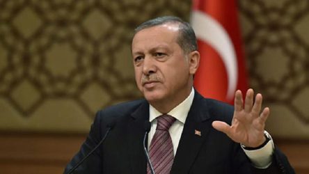 Erdoğan: Biz parti olarak mevcut CHP yönetiminden gayet memnunuz. Her hafta pot kıran gaf ebesi bu CHP Genel Başkanı'ndan da memnunuz