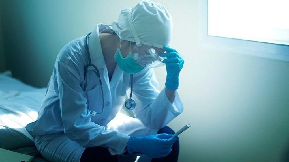 Bir doktor daha koronavirüs nedeniyle yaşamını yitirdi