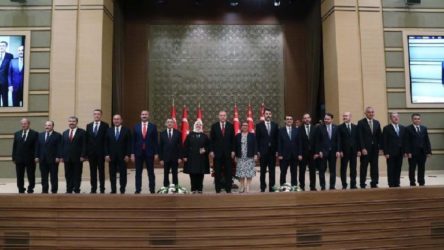 Erdoğan, AKP kongresi öncesi 7 bakanı birden değiştirecek