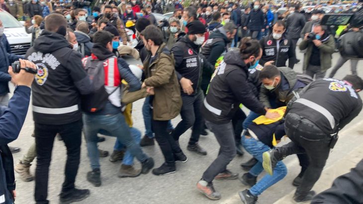 Saadet Partisi yöneticisinden yurttaşlara saldıran polise destek: Ellerinize sağlık, bir dahakine bizi de çağırın