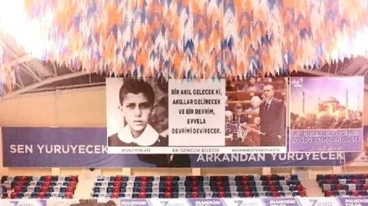 AKP bu pankartı astı: 'Devrimi devirecek devrim'