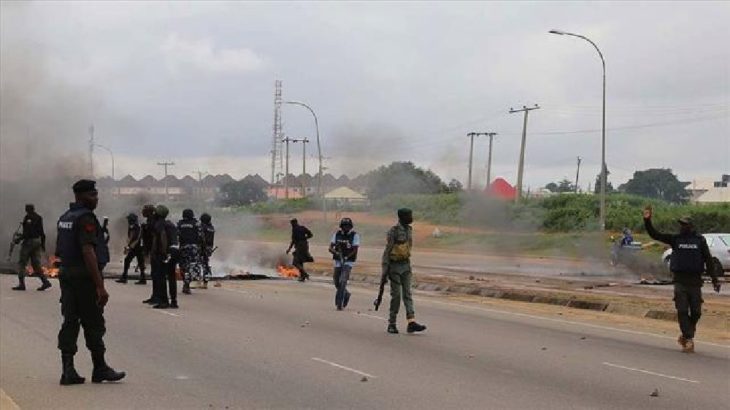 Nijerya'da silahlı kişilerin okula düzenlediği saldırıda yüzlerce öğrenci kaçırıldı