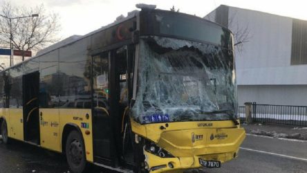 İETT otobüsüyle işçi servisi çarpıştı: 7 yaralı