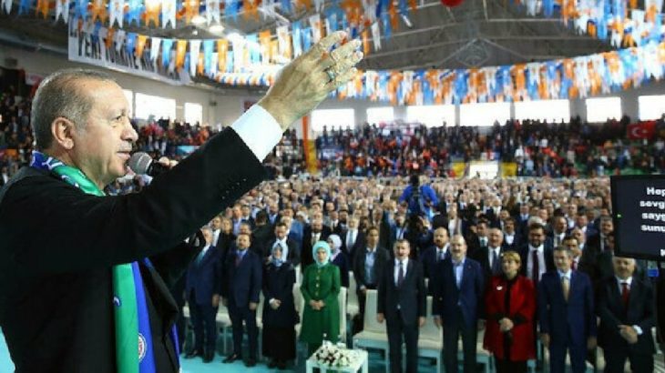 Erdoğan'ın 'lebaleb' dolu kongresini unutan Rize Valisi salgının faturasını yurttaşa kesti
