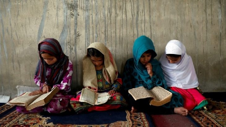 Afganistan'da kız çocuklarına şarkı söyleme yasağı