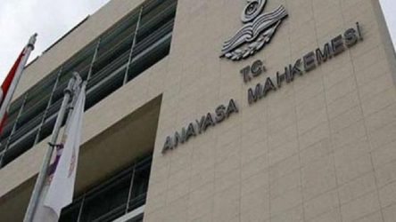 AYM iki siyasi partinin hukuki varlığını sonlandırdı