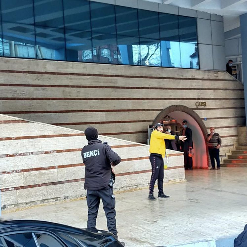 İşten çıkarılan işçi kendini yakmak istedi!