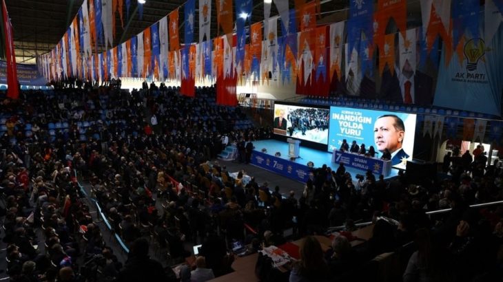 Lebaleb dolu kongreler AKP'ye pahalıya patladı