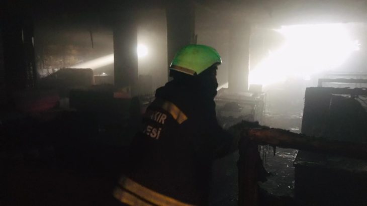 Diyarbakır’da gece kulübü yandı