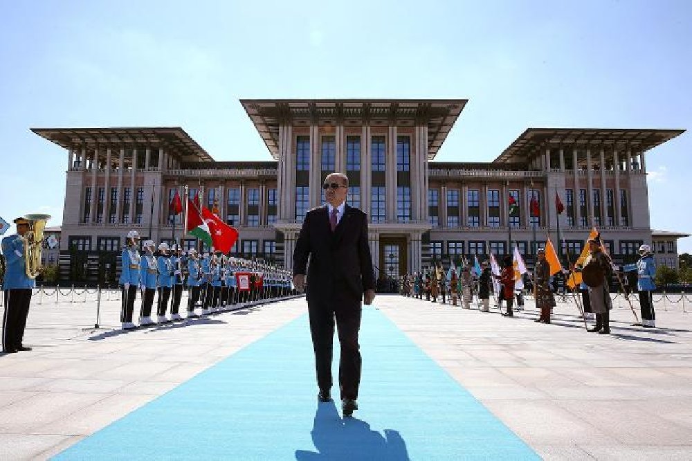 Saray ve Diyanet bir günde 408 milyon TL harcayacak