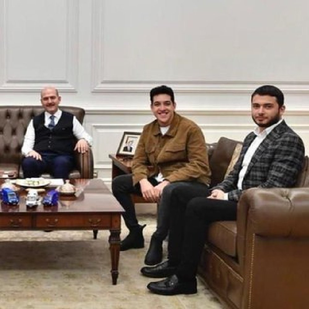 "Tanımıyorum" demişti: Fatih Özer'i o fotoğrafa dahil eden kişi Soylu'nun yeğeni çıktı