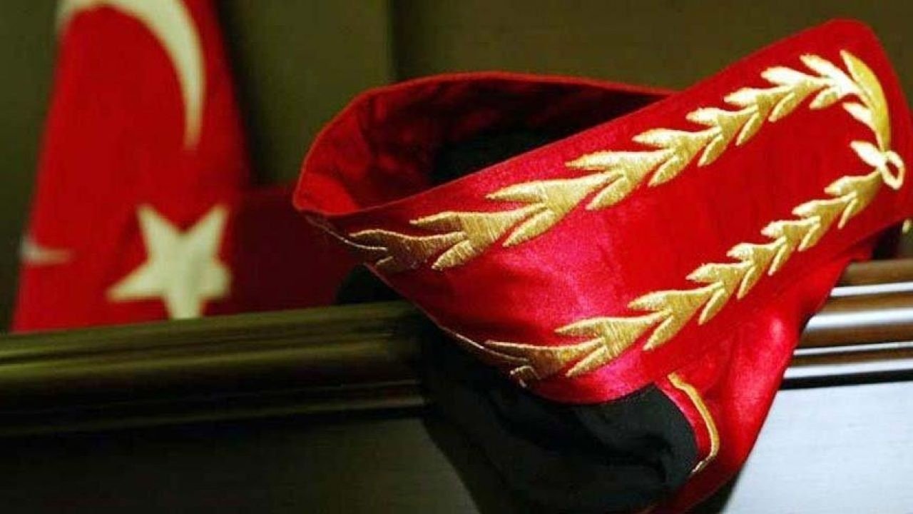 İstanbul'da savcıyı adliyedeki odasında dolandırdılar