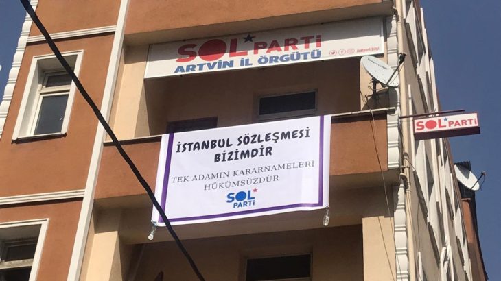 SOL Parti Artvin İl Başkanı, 'İstanbul Sözleşmesi pankartı' nedeniyle darp edilerek gözaltına alındı