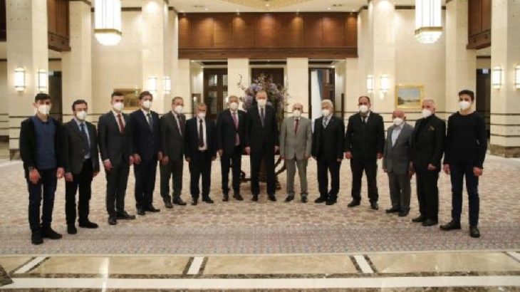 Yasakları açıklayan Erdoğan, bir grup esnafı iftarda topladı