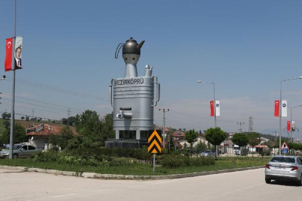 Belediye başkanından 'semaver anıtı' eleştirilerine yanıt: Bir oyun olduğunu düşünüyorum