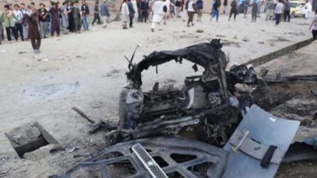 Afganistan'da okul önünde bombalı saldırı