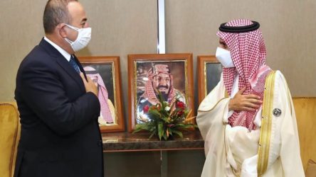 Çavuşoğlu'ndan Suudi Arabistan'a ziyaret