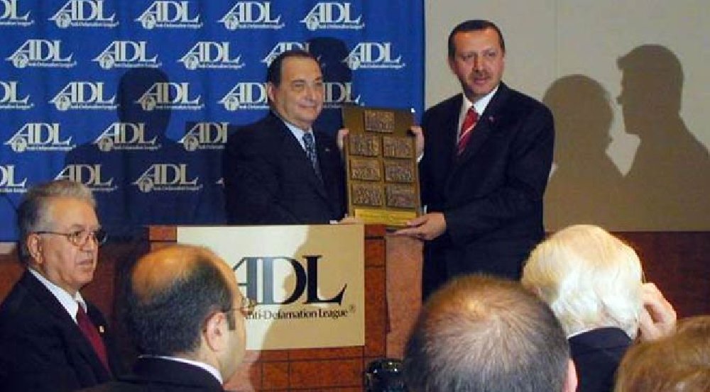 CHP'den AKP'ye tepki: Boynunuzda Yahudi Cesaret Madalyası'yla ahkam kesiyorsunuz