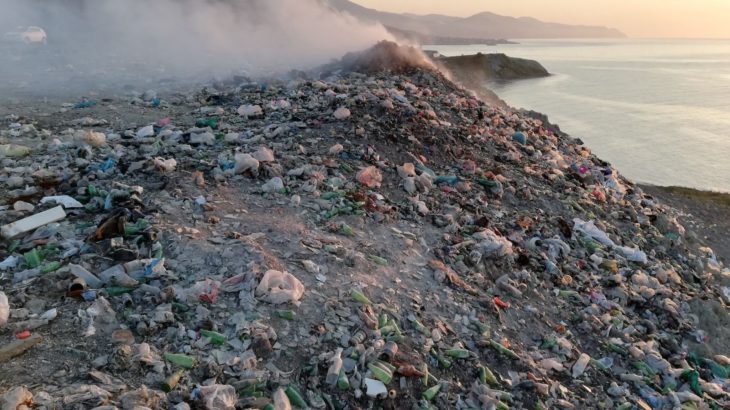AKP'li belediye, çöp hafriyatını dolgu için denizde kullanıyor!