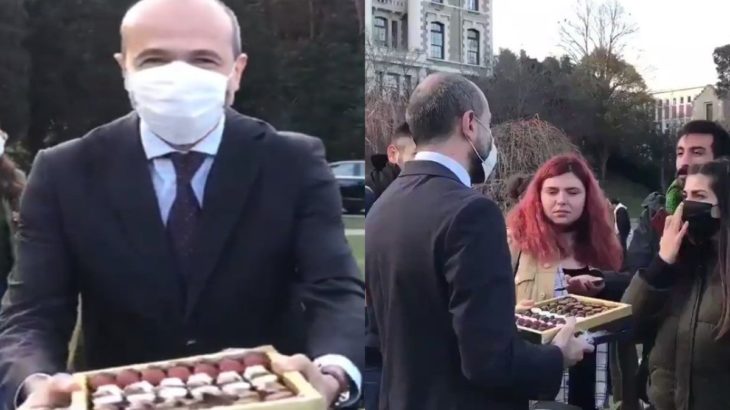 AKP'li Melih Bulu, öğrencilere çikolata dağıtan 'arkadaşını' danışmanı olarak atadı