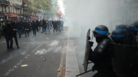 Fransa'da 1 Mayıs eylemlerine polis saldırısı