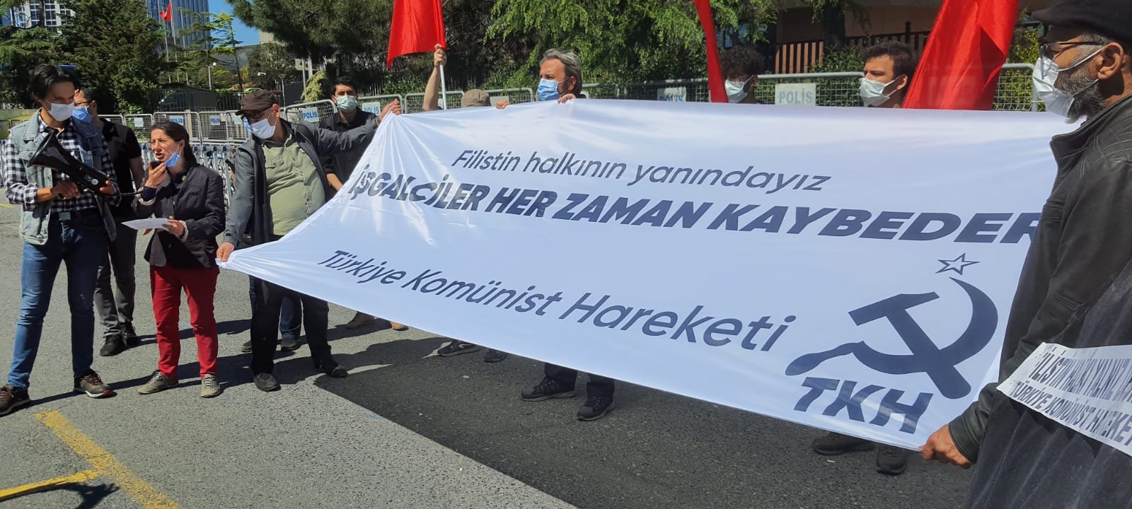Komünistler, Konsolosluk önünde İsrail'i protesto etti