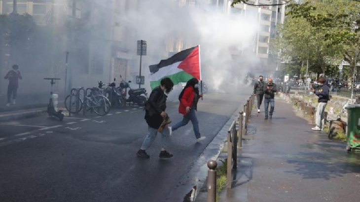 Paris'te Filistin'e destek eylemelerine polis saldırısı