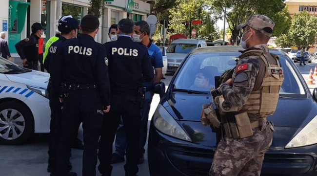 Tartıştığı polisleri görüntülemek isteyen yurttaş, emniyetin genelgesi gerekçe gösterilerek gözaltına alındı
