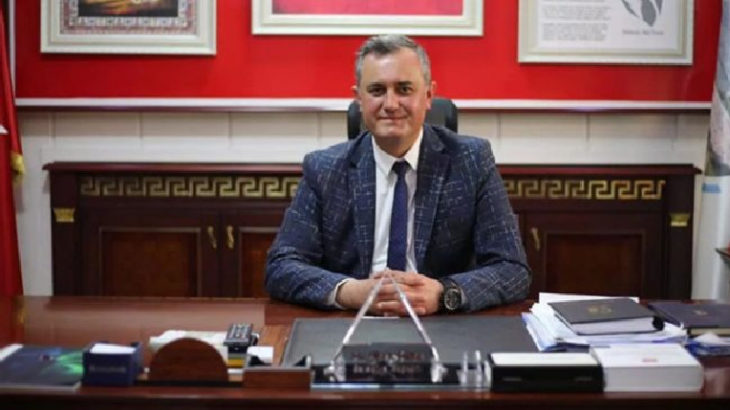 Belediye başkanı CHP'den istifa edip AKP'ye geçtiğini duyurdu